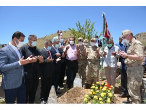 Jandarma Genel Komutanı Orgeneral Çetin’den şehit güvenlik korucusunun kabrine ziyaret