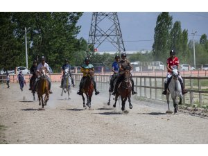 Kütahya’da rahvan at yarışları heyecanı