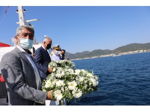 Marmaris’te deniz şehitleri anısına denize çelenk bırakıldı