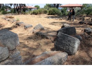 Akyaka’da tarihi kaleden sonra 2 kilise bulundu