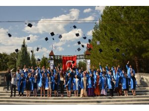 Gediz Meslek Yüksekokulunda mezuniyet heyecanı