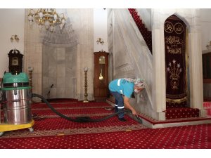 Efeler Belediyesi Bey Camii’nde temzilik çalışması gerçekleştirdi