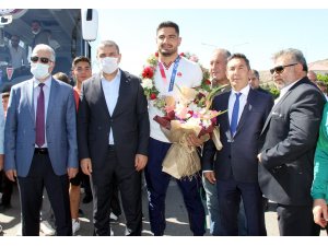 Olimpiyat üçüncüsü Taha Akgül baba ocağında