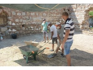 Tarihi camii gün yüzüne çıkarılıyor