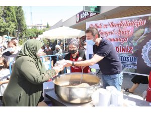 Bandırma Belediyesi’nden aşure ikramı