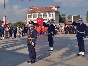 30 Ağustos zaferi çelenk sunma töreniyle kutlandı