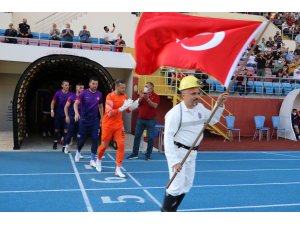 Madenci şehrin takımı; maça maden ocağına benzetilen tünelden çıktı