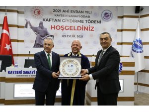 KAYSO’da yılın ahisi Mehmet Kabak’a kaftanı giydirildi