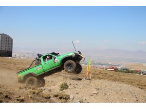 Off-road yarışları nefes kesti