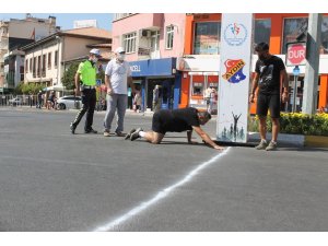 Emekleyerek yarışı tamamladı