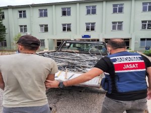 Fabrika’dan bakır kablo çalan hırsız jandarmadan kaçamadı