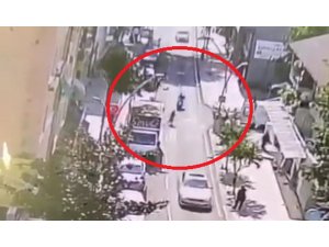 Koşarak yola atlayan kadına motosiklet çarptı: 1 yaralı