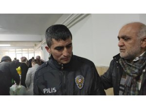 Develi’de 12 yaşındaki Ali Eren okul harçlığını, polis memuru tedavi parasını depremzedelere bağışladı