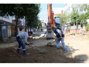 Efeler Belediyesi ekipleri Girne Mahallesi’ndeki yolları yeniliyor