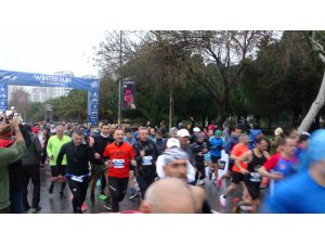 Winter Run İstanbul’da yarışmacılar deprem bölgesine yardım için koştu