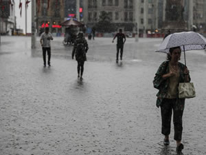 İstanbullular dikkat! Meteoroloji sağanak için saat verdi