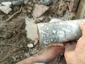 15 dakikalık test için 3 dakika yetti: Beton örneğinden deniz kumu çıktı