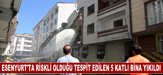 Esenyurt'ta riskli olduğu tespit edilen 5 katlı binanın yıkımı gerçekleştirildi