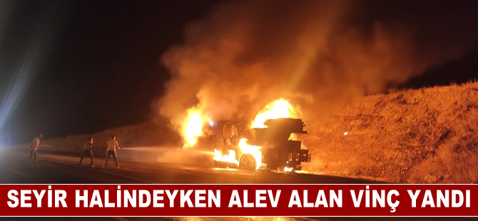 Siirt’te seyir halindeyken alev alan vinç yandı