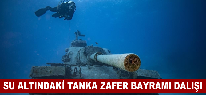 Su altındaki tanka Zafer Bayramı dalışı