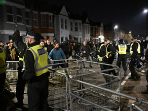 Londra'da terör örgütü PKK yandaşları polisle çatıştı