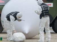 Kuzey Kore'den balonla gönderilen çöpler Güney Kore Devlet Başkanlığı yerleşkesine düştü