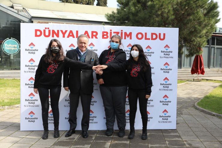 Türkiye’nin gururu Diyarbakırlı gençler İstanbul’da Enver Yücel ile buluştu