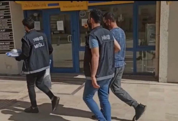 Zehir taciri polislerin dikkati sayesinde yakalandı