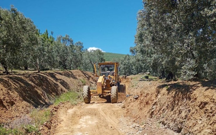 Erdek’te arazi yolları onarılıyor