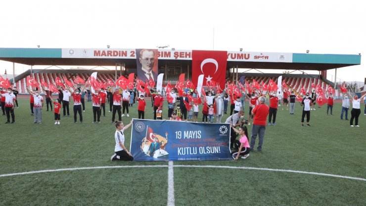 Mardin’de saat 19.19’da İstiklal Marşı okundu