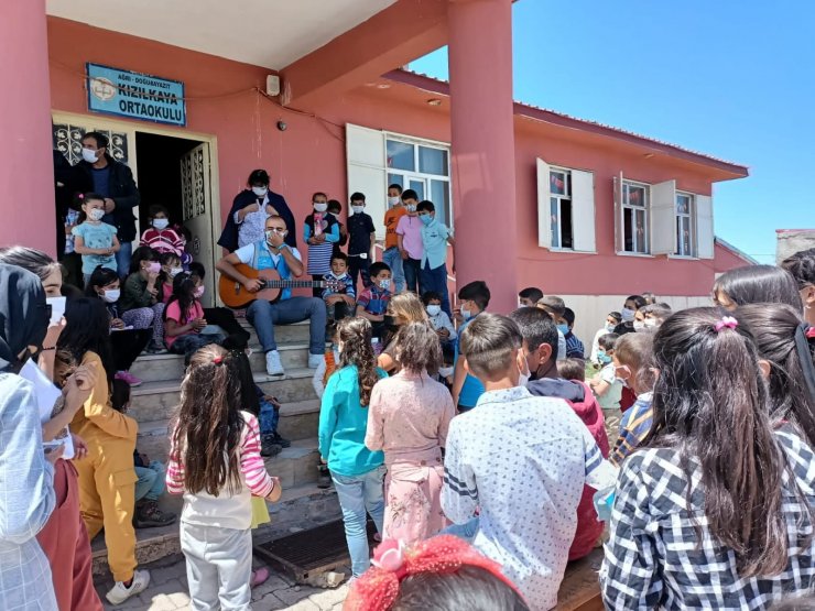 İran sınırında yaşayan çocukların hayalleri gerçeğe döndü