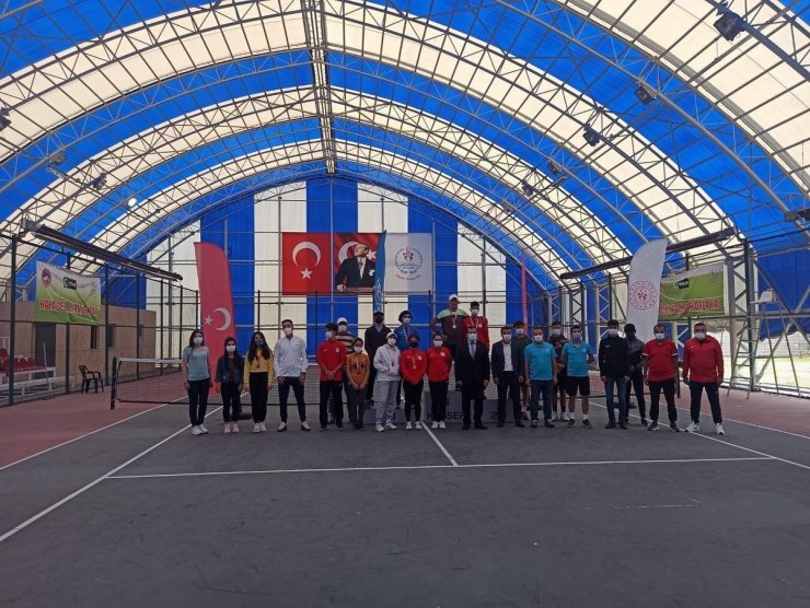 Tenis turnuvasında KBB Spor A.Ş. sporcularından iki derece