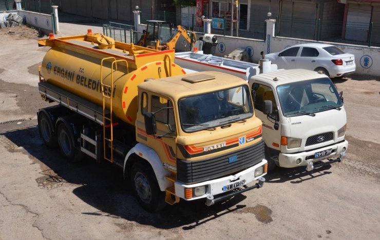 Ergani’de kullanılamaz haldeki 2 su tankeri yenilendi