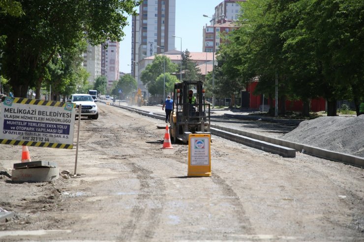 Aydınlıkevler Mahallesi alt yapı ve üst yapı çalışmaları ile yenileniyor