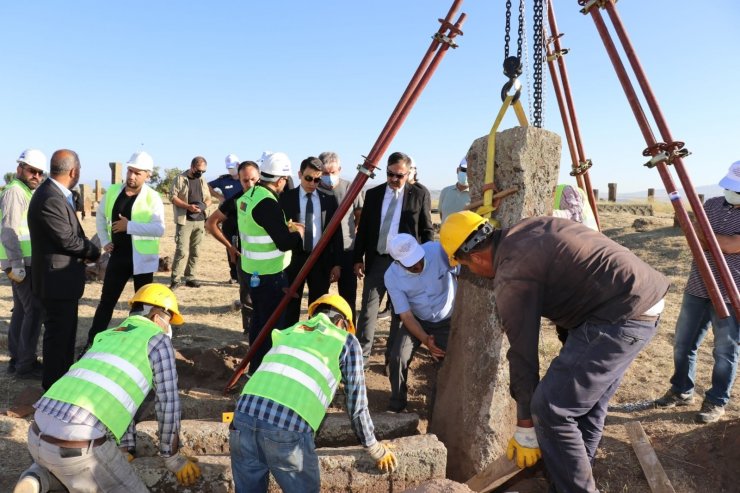 Ahlat’ta “Tarihin Görgü Tanıkları Ayağa Kalkıyor” projesi