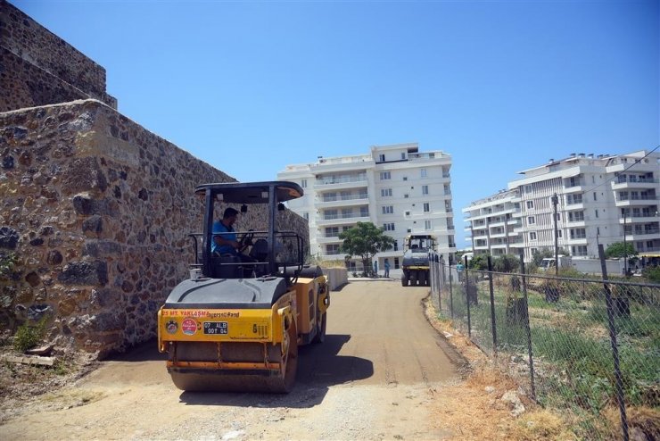 Alanya’da av köşküne beton yol çalışması