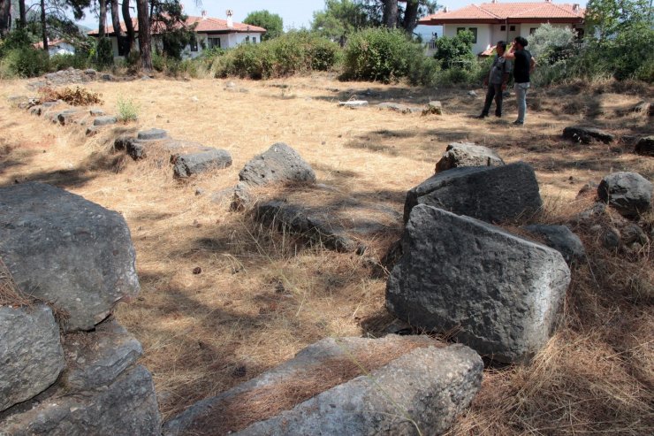 Akyaka’da tarihi kaleden sonra 2 kilise bulundu