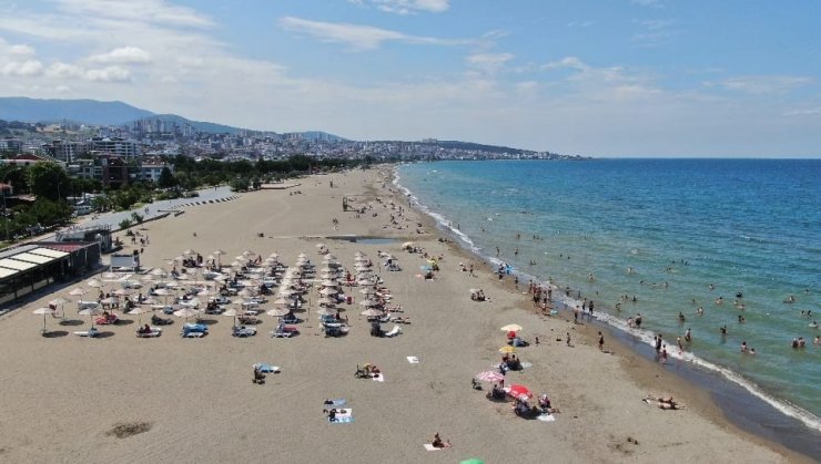 Samsun’un mavi bayraklı plajları doldu