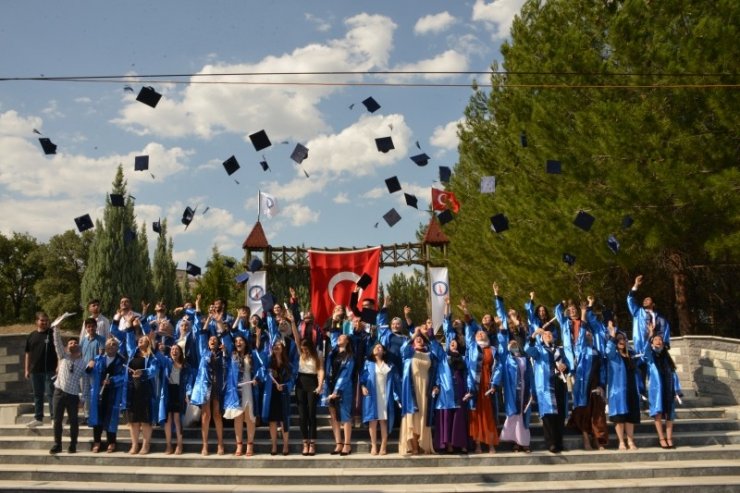 Gediz Meslek Yüksekokulunda mezuniyet heyecanı