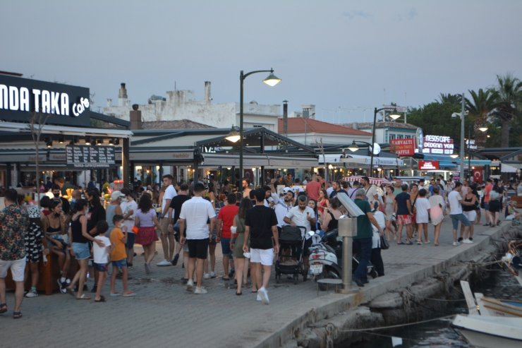 Ayvalık’ta bayram yoğunluğu hız kesmiyor