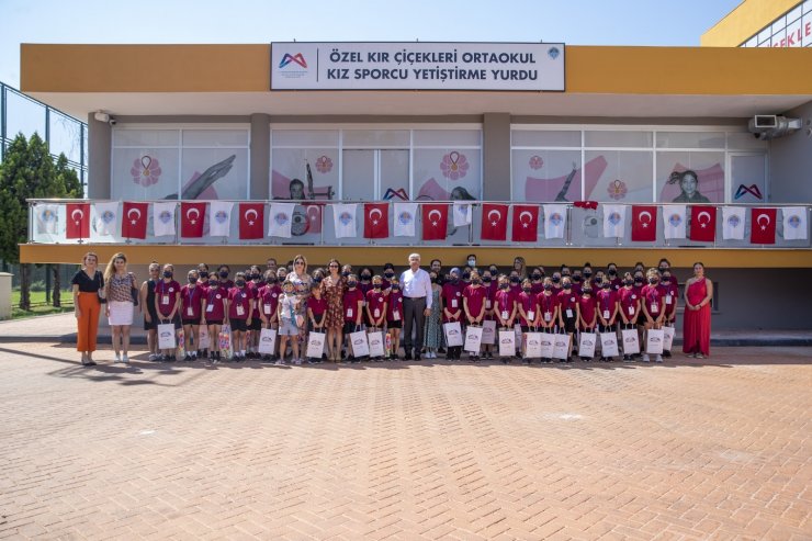 Büyükşehir Belediyesinin sporcu kızları, Basın Yayın ve Halkla İlişkiler ekibiyle tanıştı