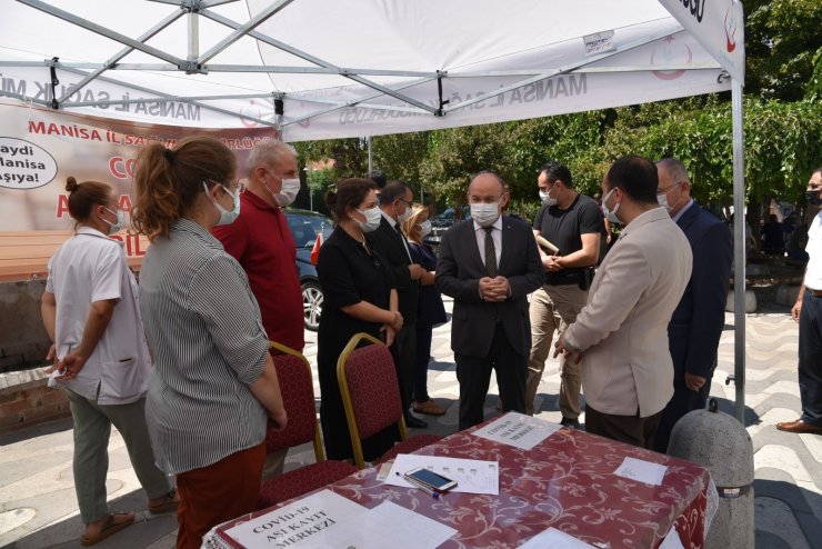 Vali Karadeniz Akhisar’da temaslarda bulundu