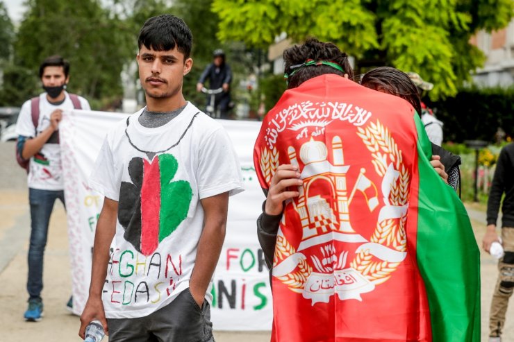 Brüksel’deki Afganlardan Taliban karşıtı protesto