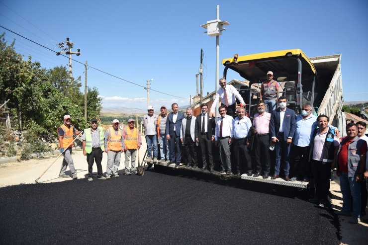 Çorum Belediyesi’nden Mecitözü’ne asfalt desteği