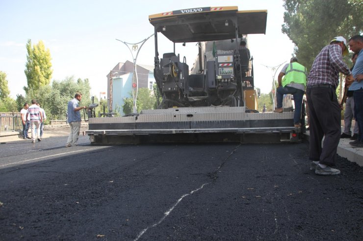 Malazgirt Belediyesinden sıcak asfalt çalışması