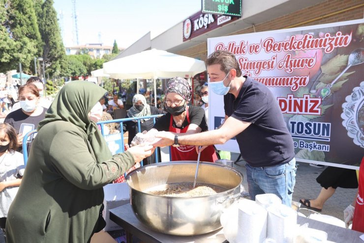 Bandırma Belediyesi’nden aşure ikramı