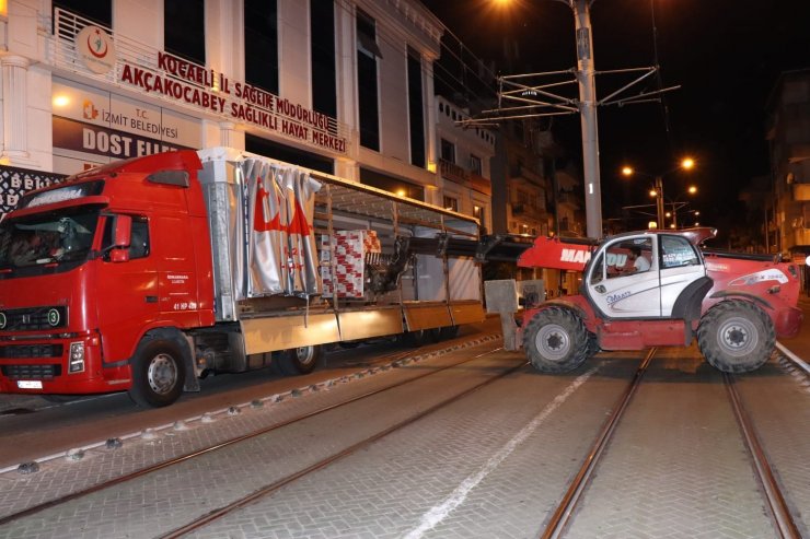 İzmit Belediyesi’nin yardım tırı, sel bölgesi için yola çıktı