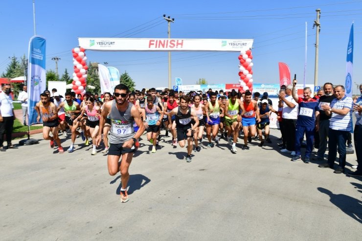 Yeşilyurt’ta zafer koşusu ilgi gördü