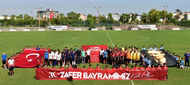 Zafer Bayramı’nı futbol turnuvası ile kutladılar