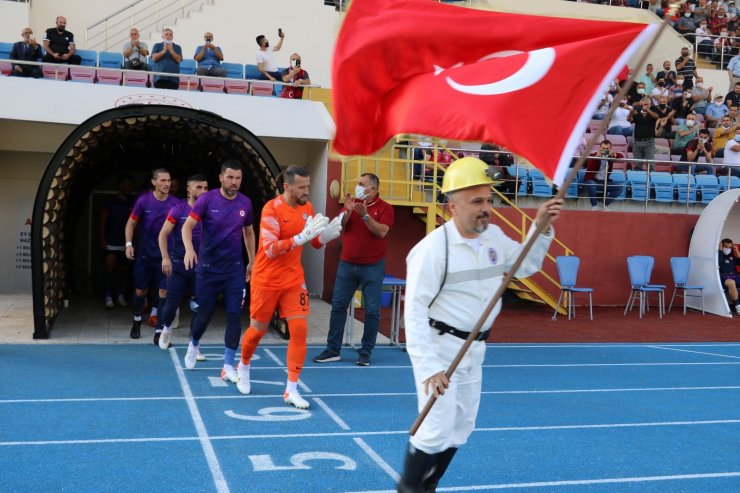 Madenci şehrin takımı; maça maden ocağına benzetilen tünelden çıktı